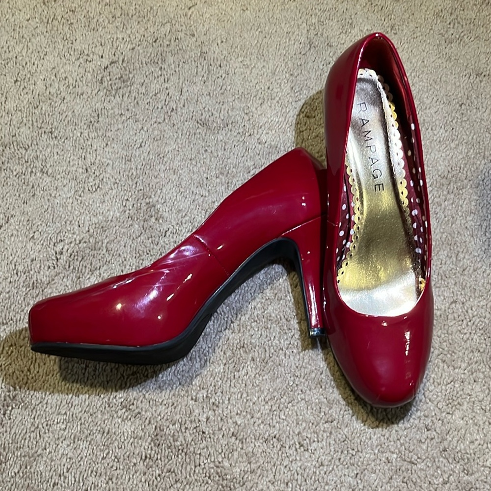 Rampage Gino Candy Apple Red Patent Pumps